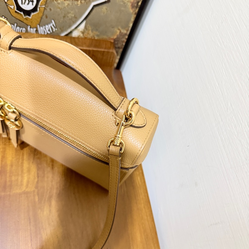 一摸就知道質感不輸小香 櫃上近1萬5🔥新款飯盒包Tory Burch Romy mini bag斜背包 (棕色 駝色 栗色 芝麻色 奶茶色)-8