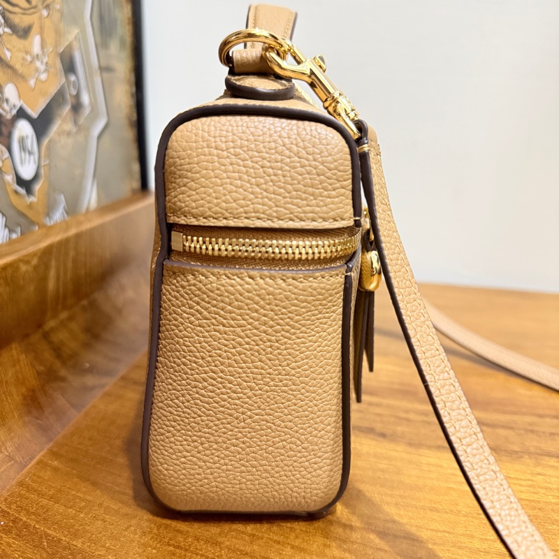 一摸就知道質感不輸小香 櫃上近1萬5🔥新款飯盒包Tory Burch Romy mini bag斜背包 (棕色 駝色 栗色 芝麻色 奶茶色)-9