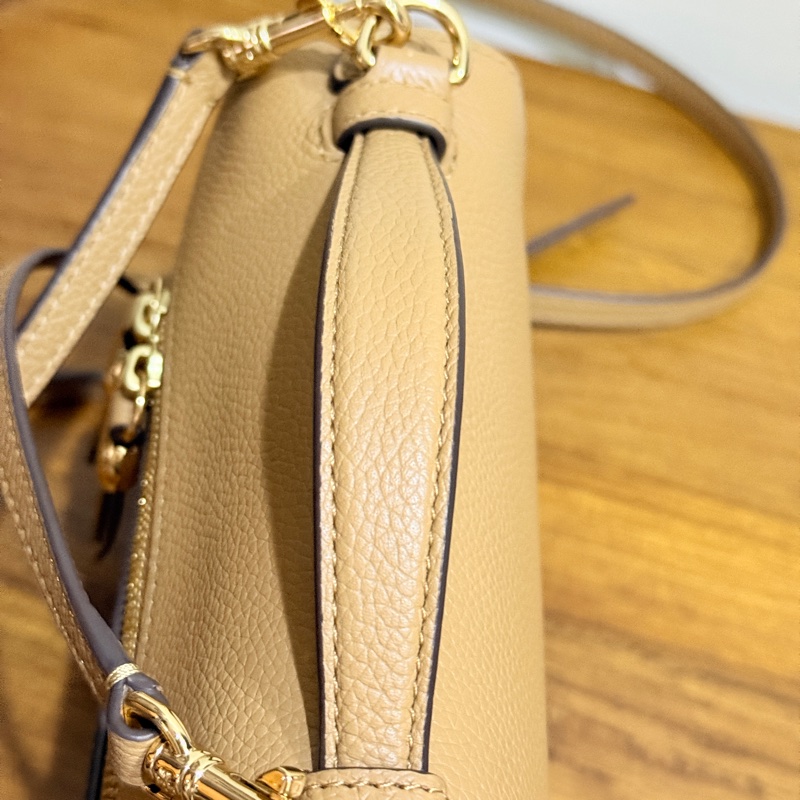 一摸就知道質感不輸小香 櫃上近1萬5🔥新款飯盒包Tory Burch Romy mini bag斜背包 (棕色 駝色 栗色 芝麻色 奶茶色)-19