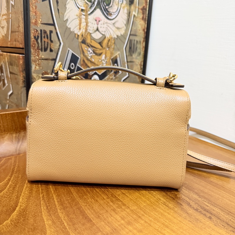 一摸就知道質感不輸小香 櫃上近1萬5🔥新款飯盒包Tory Burch Romy mini bag斜背包 (棕色 駝色 栗色 芝麻色 奶茶色)-23