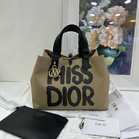 Dior 迪奧 新款 Toujours 土著中型托特包 Size 27*17*21 有購證