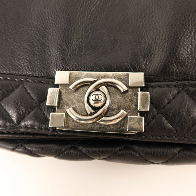 CHANEL 牛皮皮革Boy 28銀扣鏈帶肩背袋-10