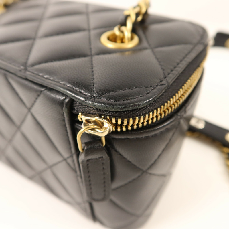 CHANEL 羊皮皮革Vanity Bag金扣鏈帶肩背袋-16