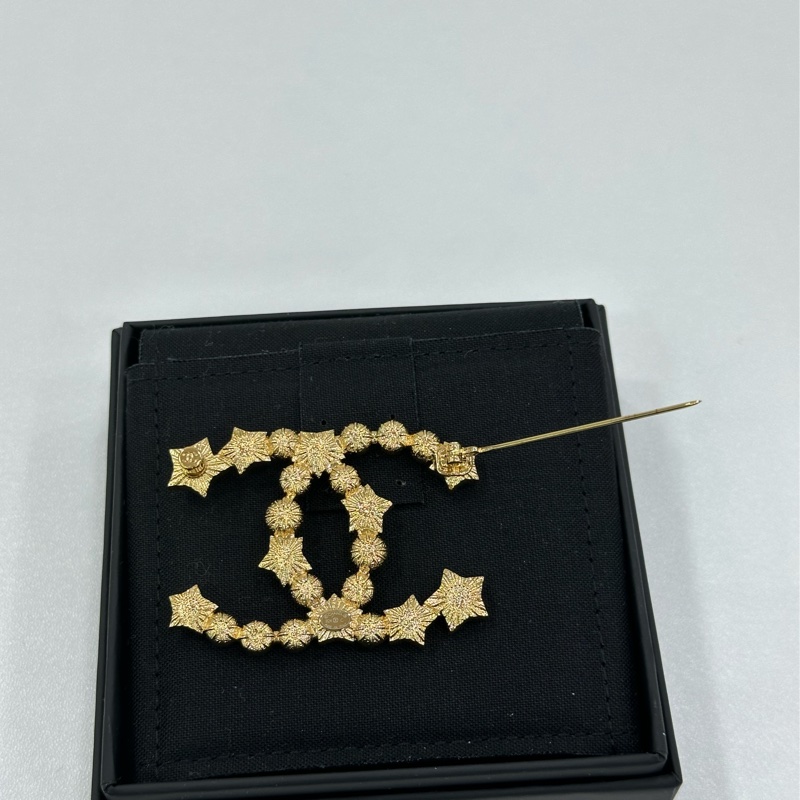 Chanel香奈兒星星珍珠圓形水鑽大雙C胸針耀白款 全新-4