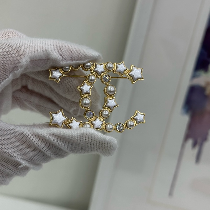 Chanel香奈兒星星珍珠圓形水鑽大雙C胸針耀白款 全新-5