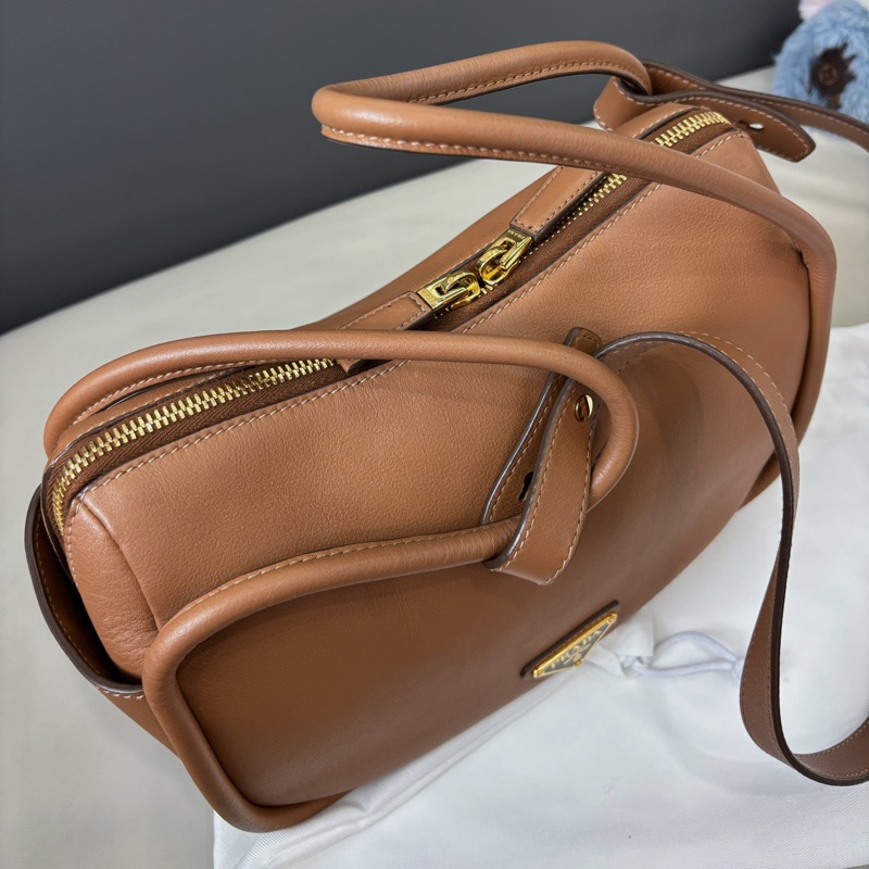 Prada Darling牛皮手提斜挎包 約25×18 輕微使用感 無明顯瑕疵,-10