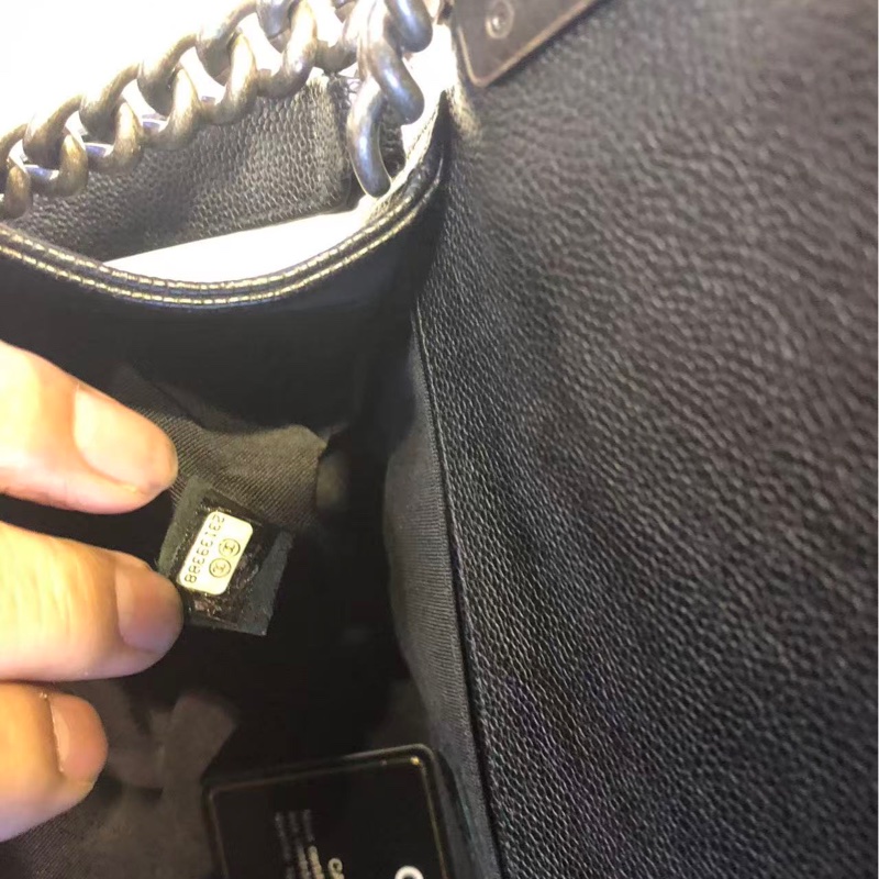 香奈儿（Chanel）Boy Chanel 中号单肩斜挎包-6