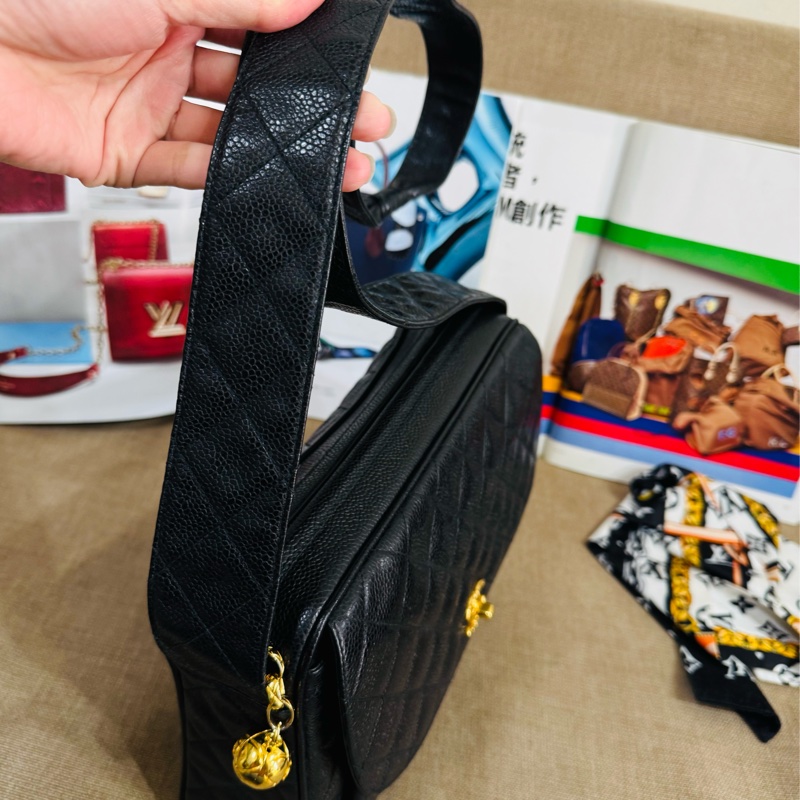 Chanel黑金菱格單肩包荔枝紋牛皮+金色雙C扣-13