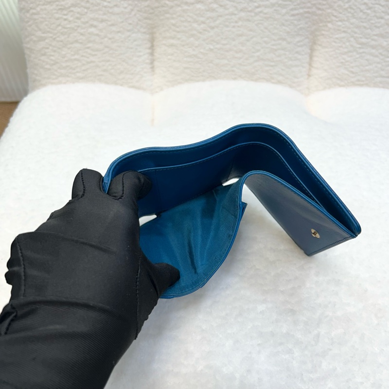 香奈兒短夾CHANEL藍綠色牛皮衍縫雙C金釦三折短夾-5