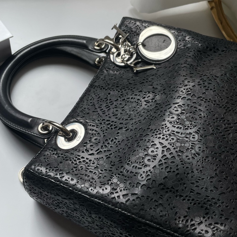 ▪️富貴選物FUGUEI▪️DIOR 黑蕾絲皮革雕花秀款 黛妃包LaDY DIOR 銀扣-1