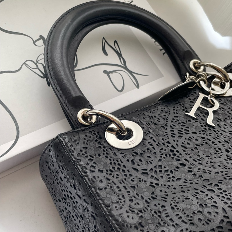 ▪️富貴選物FUGUEI▪️DIOR 黑蕾絲皮革雕花秀款 黛妃包LaDY DIOR 銀扣-2