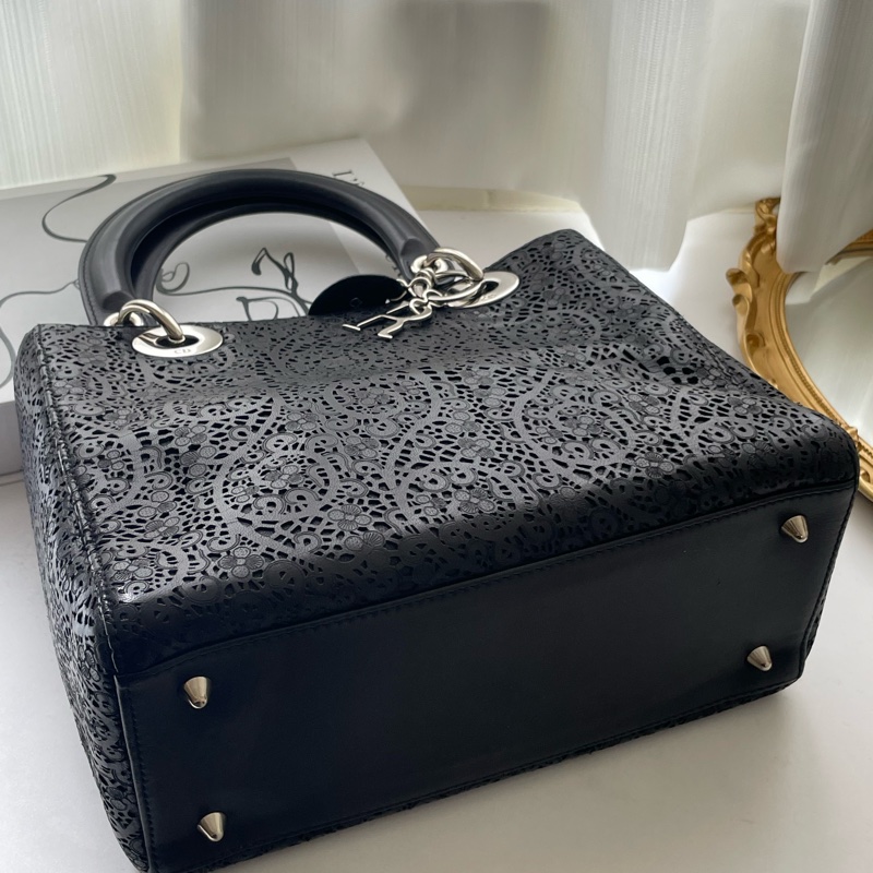 ▪️富貴選物FUGUEI▪️DIOR 黑蕾絲皮革雕花秀款 黛妃包LaDY DIOR 銀扣-6