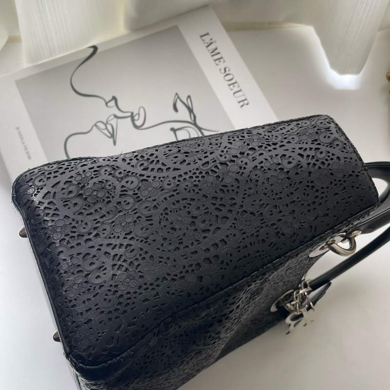 ▪️富貴選物FUGUEI▪️DIOR 黑蕾絲皮革雕花秀款 黛妃包LaDY DIOR 銀扣-11