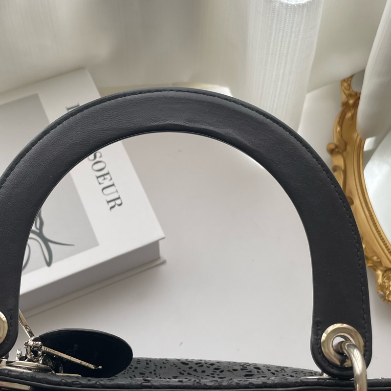 ▪️富貴選物FUGUEI▪️DIOR 黑蕾絲皮革雕花秀款 黛妃包LaDY DIOR 銀扣-12