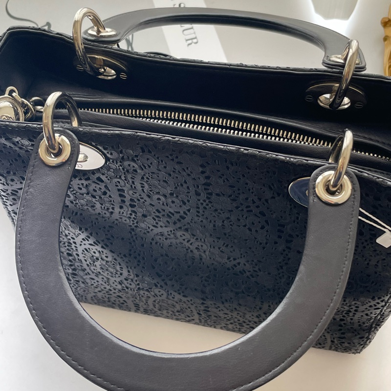 ▪️富貴選物FUGUEI▪️DIOR 黑蕾絲皮革雕花秀款 黛妃包LaDY DIOR 銀扣-13