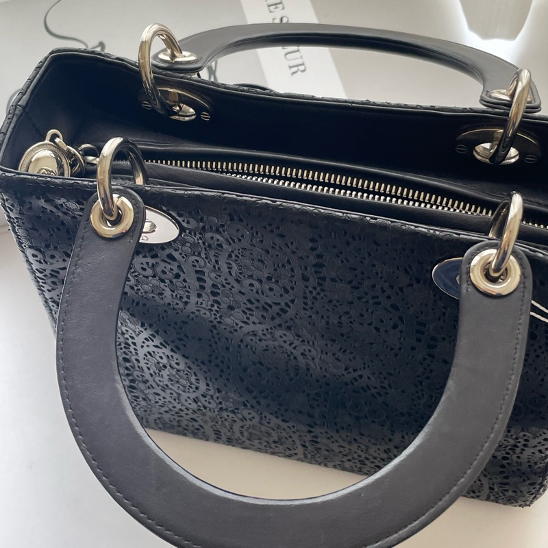 ▪️富貴選物FUGUEI▪️DIOR 黑蕾絲皮革雕花秀款 黛妃包LaDY DIOR 銀扣-14