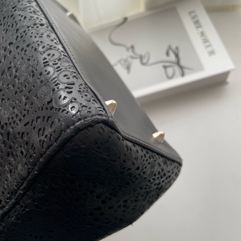 ▪️富貴選物FUGUEI▪️DIOR 黑蕾絲皮革雕花秀款 黛妃包LaDY DIOR 銀扣-17