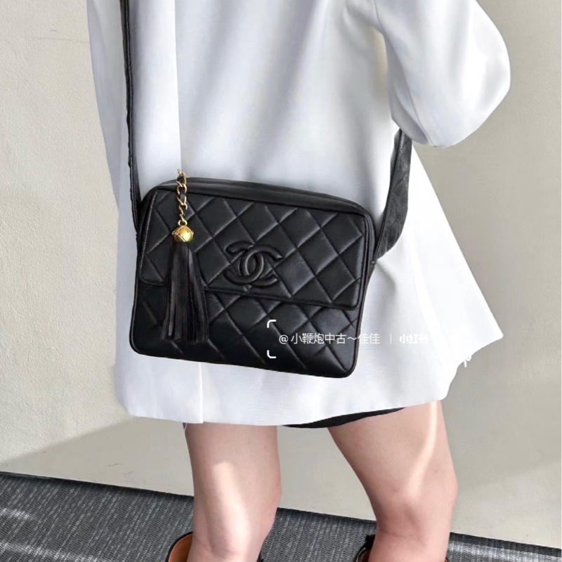 香奈兒中古黑色羊皮菱格斜背包，經典菱格紋+黑金配色-2