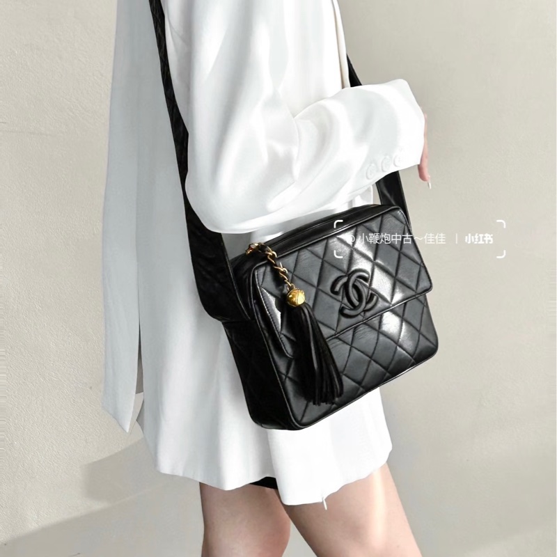 香奈兒中古黑色羊皮菱格斜背包，經典菱格紋+黑金配色-3