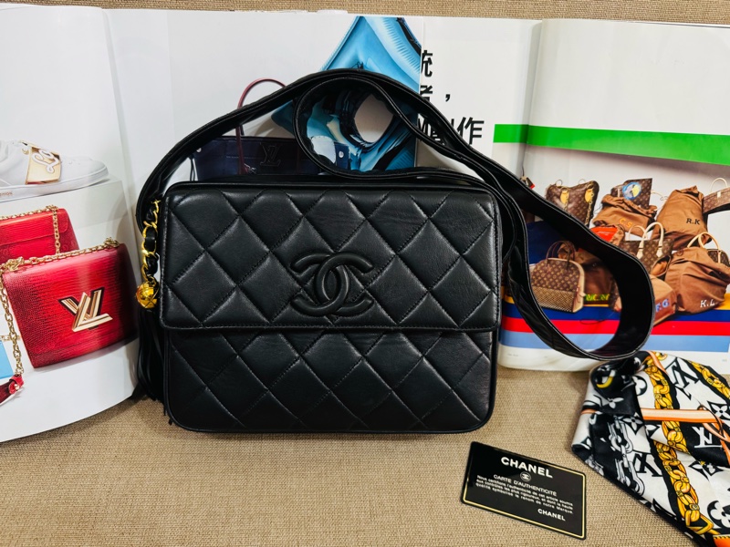 香奈兒中古黑色羊皮菱格斜背包，經典菱格紋+黑金配色-4