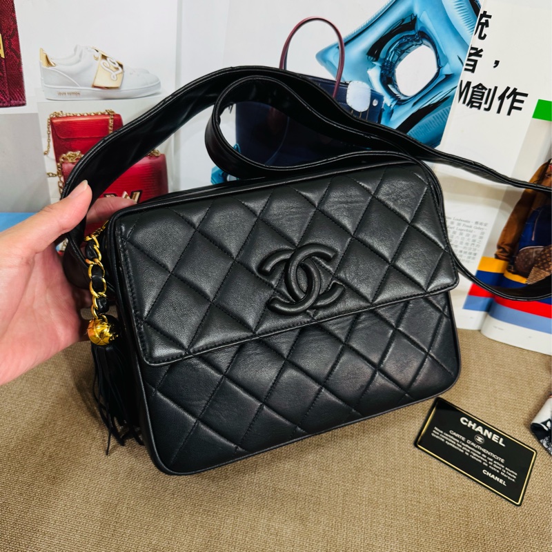 香奈兒中古黑色羊皮菱格斜背包，經典菱格紋+黑金配色-5