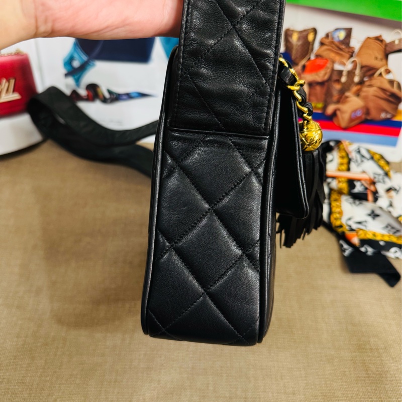 香奈兒中古黑色羊皮菱格斜背包，經典菱格紋+黑金配色-8