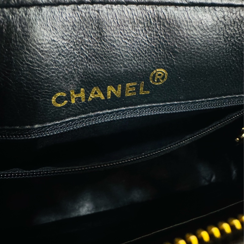 香奈兒中古黑色羊皮菱格斜背包，經典菱格紋+黑金配色-14