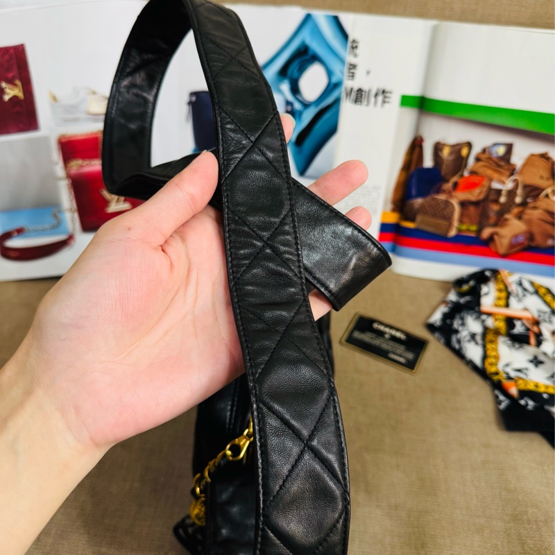 香奈兒中古黑色羊皮菱格斜背包，經典菱格紋+黑金配色-20