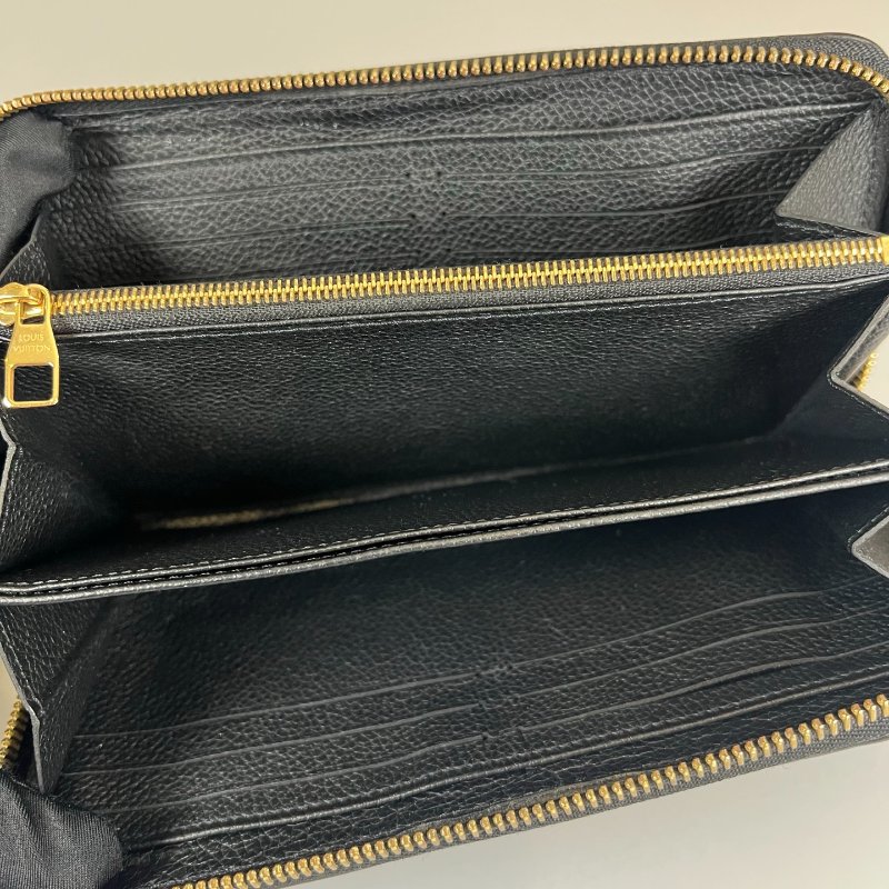 LV M61864  黑壓紋ㄇ拉長夾-5