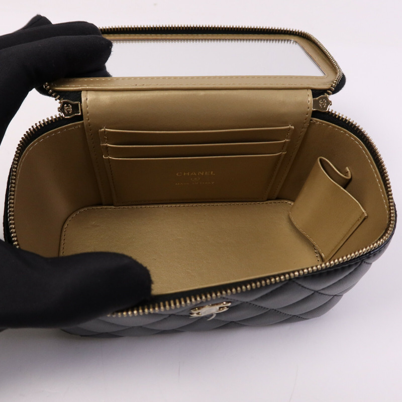 CHANEL 羊皮皮革Vanity Case金扣鏈帶肩背袋-4