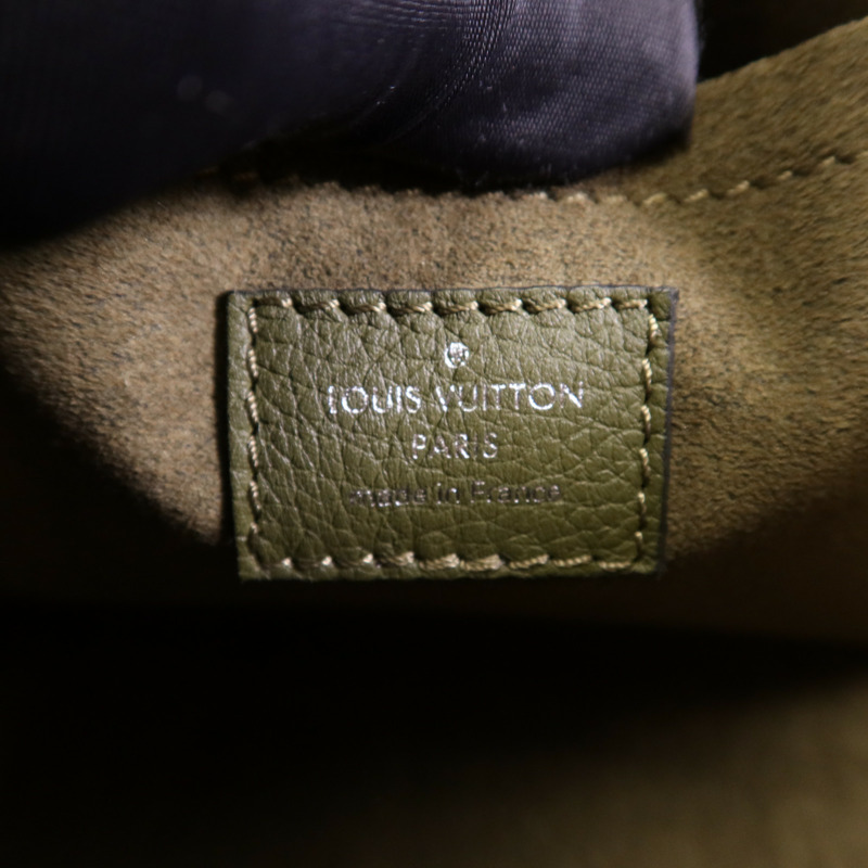 LOUIS VUITTON 牛皮皮革My Lock Me銀扣鏈帶肩背袋-12