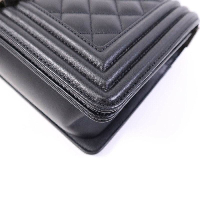 CHANEL 羊皮皮革Boy 25銀扣肩背袋-4