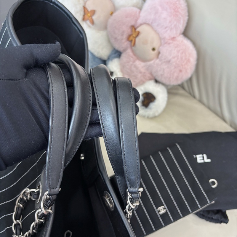 Chanel 23P黑白條紋沙灘包 芯片款 尺寸約40×31-7