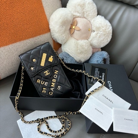 Chanel 21S系列100週年徽章限定款，黑金，尺寸約18.5×10