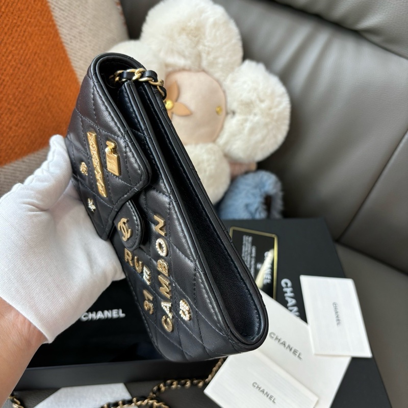 Chanel 21S系列100週年徽章限定款，黑金，尺寸約18.5×10-2