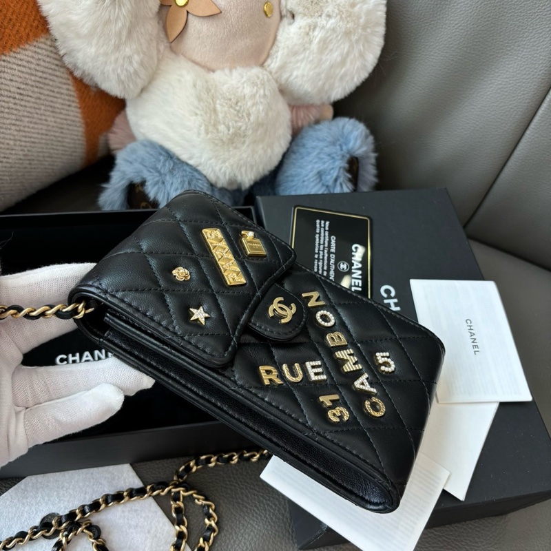 Chanel 21S系列100週年徽章限定款，黑金，尺寸約18.5×10-3