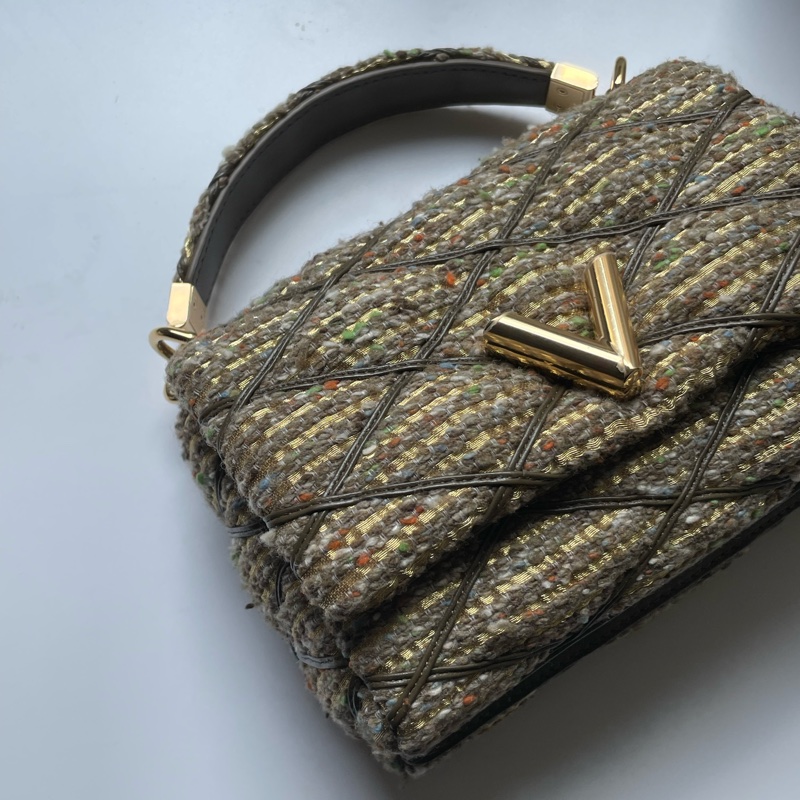 ▪️富貴選物FUGUEI▪️LV 24毛呢金釦金色五彩秀款 原價接近20萬的小可愛-3