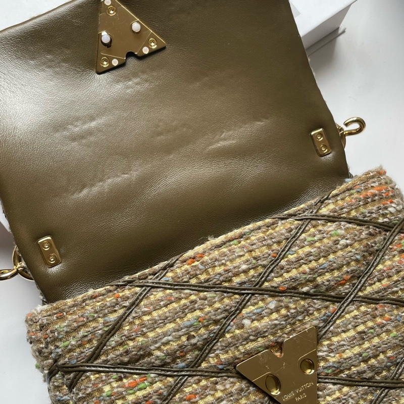 ▪️富貴選物FUGUEI▪️LV 24毛呢金釦金色五彩秀款 原價接近20萬的小可愛-13