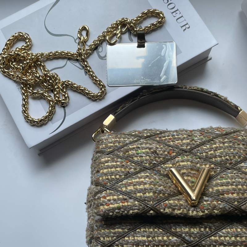 ▪️富貴選物FUGUEI▪️LV 24毛呢金釦金色五彩秀款 原價接近20萬的小可愛-18