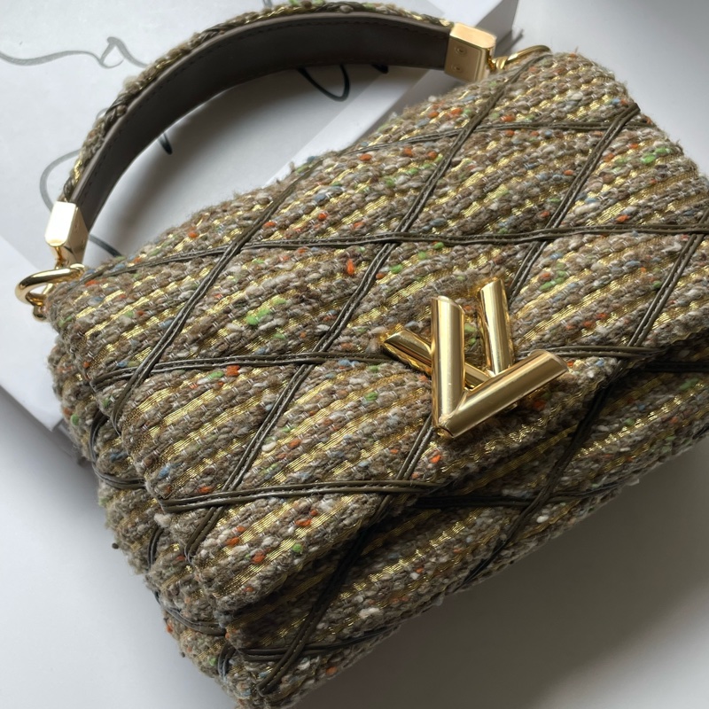 ▪️富貴選物FUGUEI▪️LV 24毛呢金釦金色五彩秀款 原價接近20萬的小可愛-19