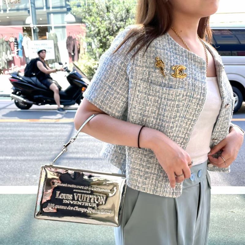 「JL精品代購」98新 LV超級限量銀色鏡面麻將包腋下包-2