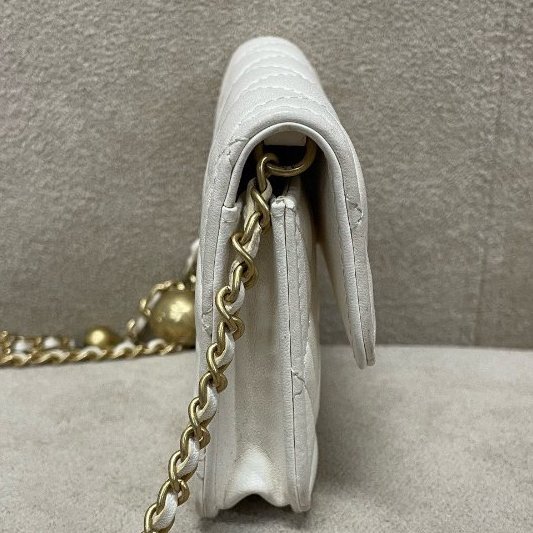 香奈兒/Chanel 小金球白色羊皮零錢鏈條斜背包-2