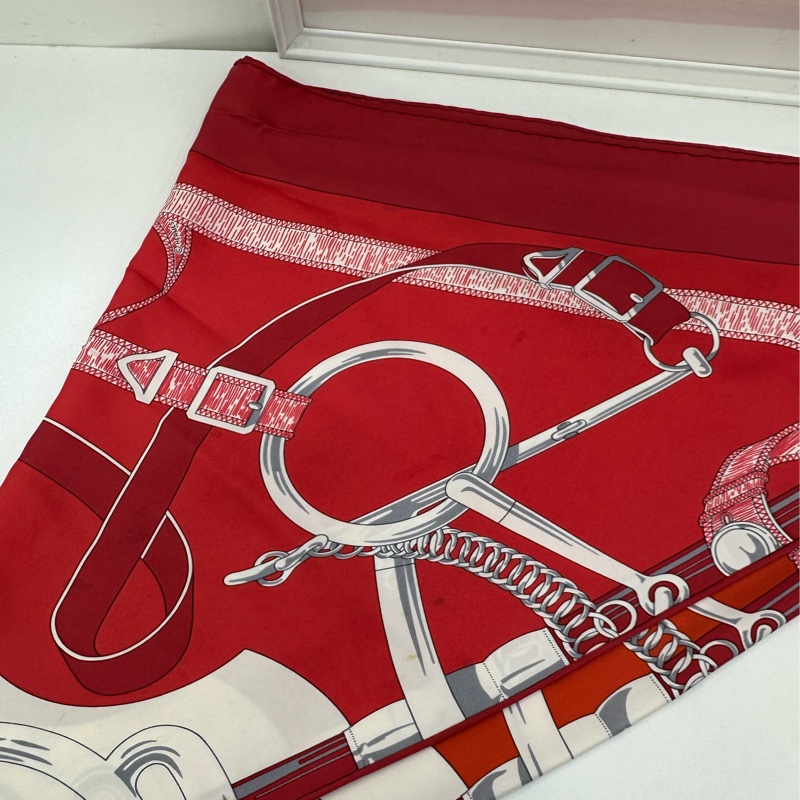 Hermes 愛馬仕 馬鞍圖桑蠶絲 三角絲巾 紅色 尺寸:94×188-1