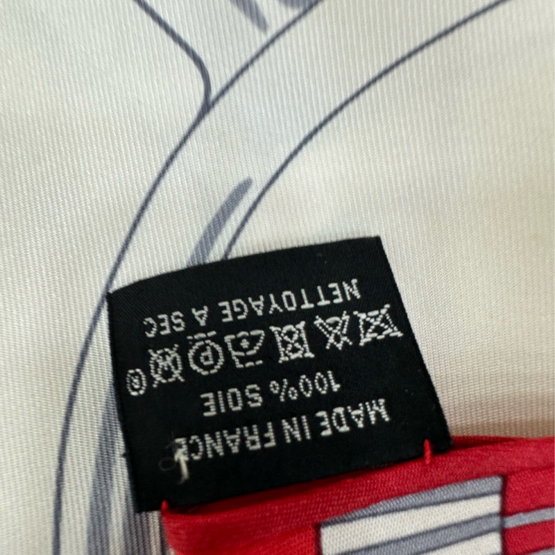 Hermes 愛馬仕 馬鞍圖桑蠶絲 三角絲巾 紅色 尺寸:94×188-3