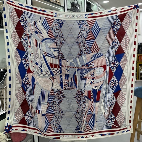 Hermes 愛馬仕 大方巾 羊絨圍巾 尺寸140×140cm 夏天空調房必備披肩