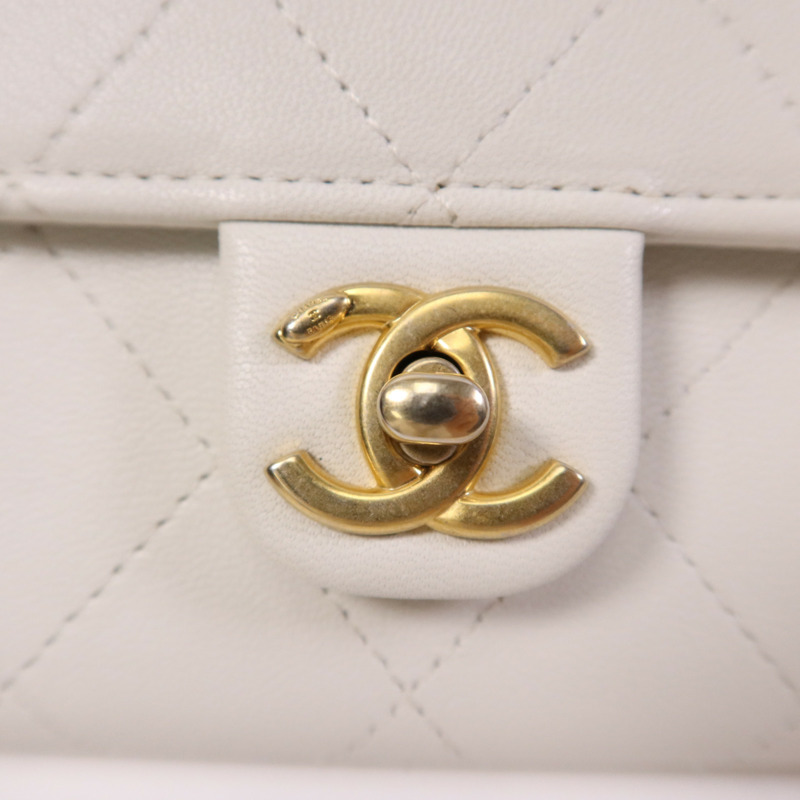 CHANEL 羊皮皮革WOC Wallet On Chain金扣鏈帶肩背袋-9