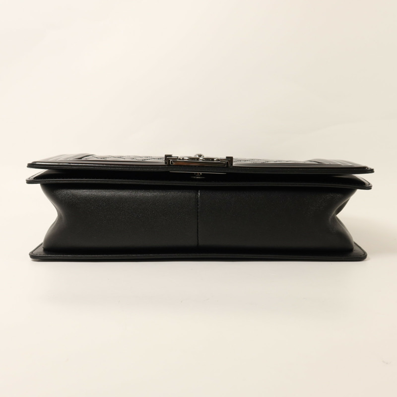 CHANEL 漆皮皮革Boy 28銀扣鏈帶肩背袋-3