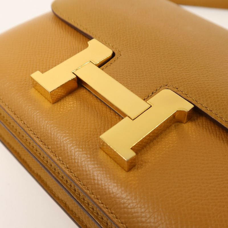 HERMES Epsom皮革Constance Mini金扣肩背袋Sesame-7
