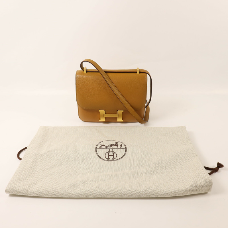 HERMES Epsom皮革Constance Mini金扣肩背袋Sesame-9