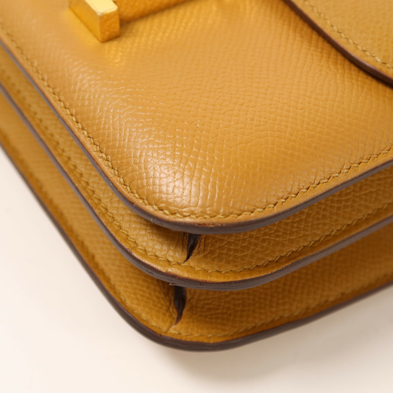 HERMES Epsom皮革Constance Mini金扣肩背袋Sesame-11